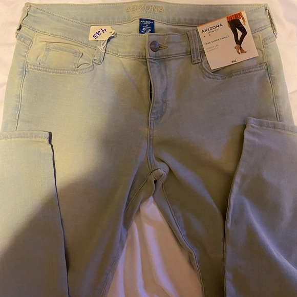 NWT Arizona Jean Co. Denim jeans. Size 13 Juniors. - Picture 3 of 8